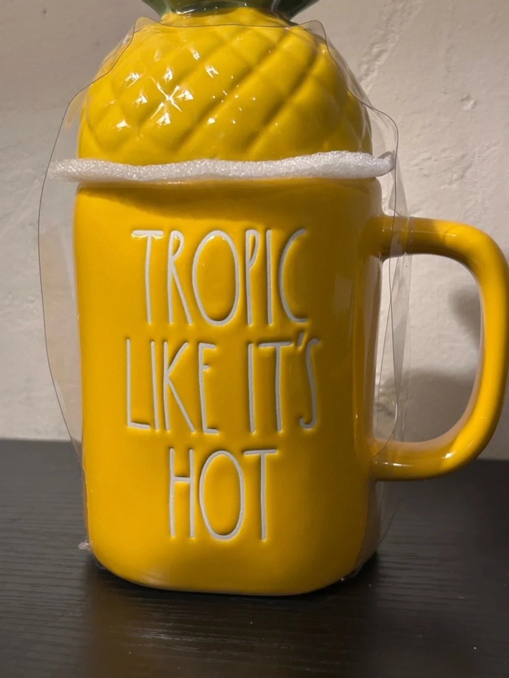 Rae Dunn Tropic Like Its Hot Yellow Ceramic Mug With Pineapple Lid NWTS - Picture 3 of 6